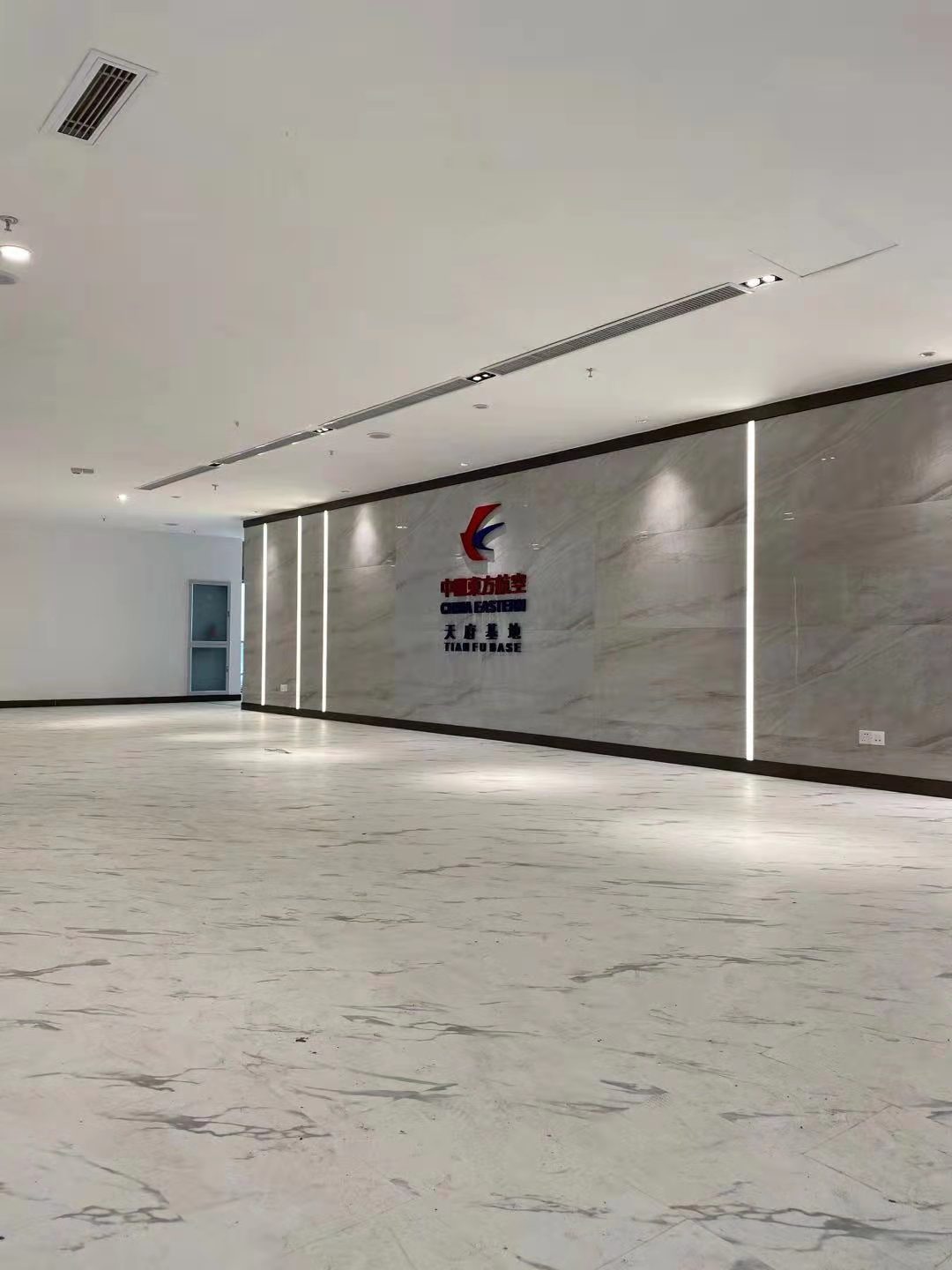 上海幼兒園塑膠地板廠(chǎng)家：塑膠地板清潔維護(hù)保養(yǎng)目標(biāo)和方法有哪些?