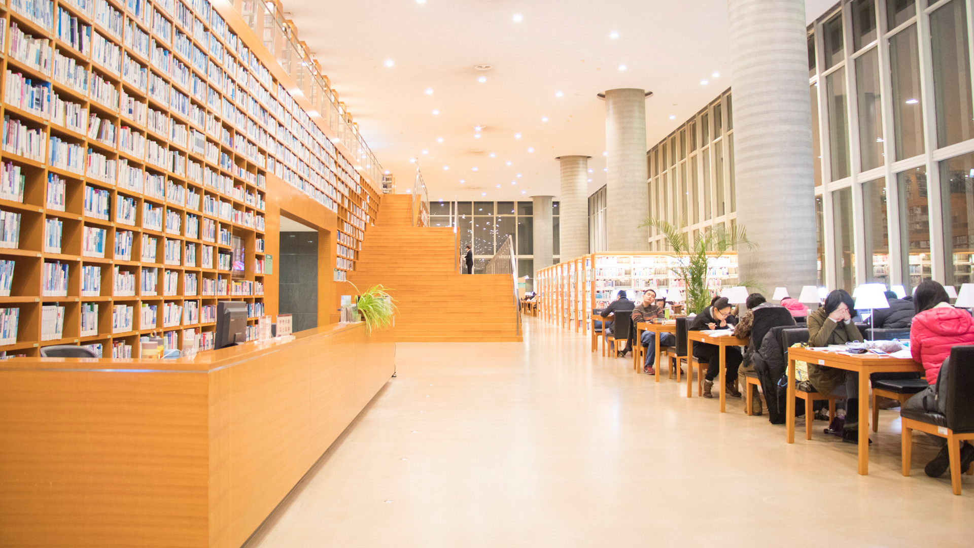 上海幼兒園塑膠地板廠(chǎng)家講一講塑膠地板價(jià)錢(qián)相距大的原因